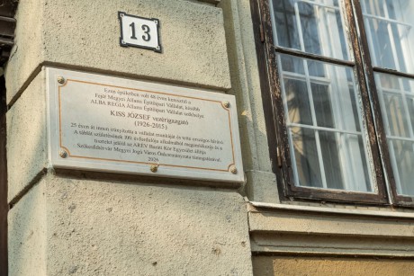 Emléktáblát avattak az ARÉV legendás vezérigazgatója, Kiss József emlékére