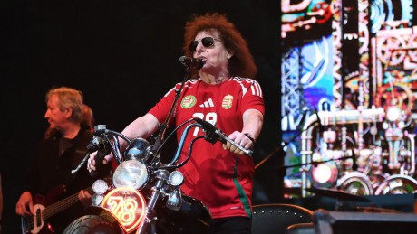 Ingyenes koncertet ad Demjén Ferenc és Hevesi Tamás Székesfehérváron