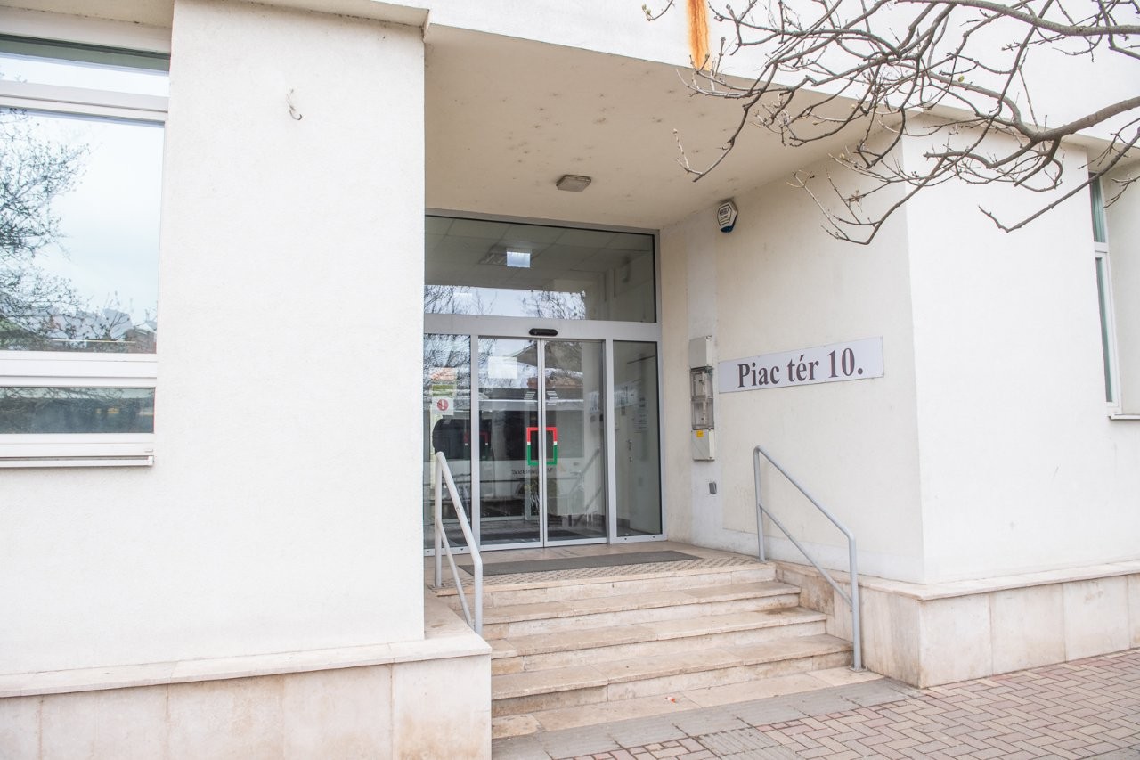 Gépjármű Ügyintézési Pont nyílt Székesfehérváron, a Piac téri Kormányablakban