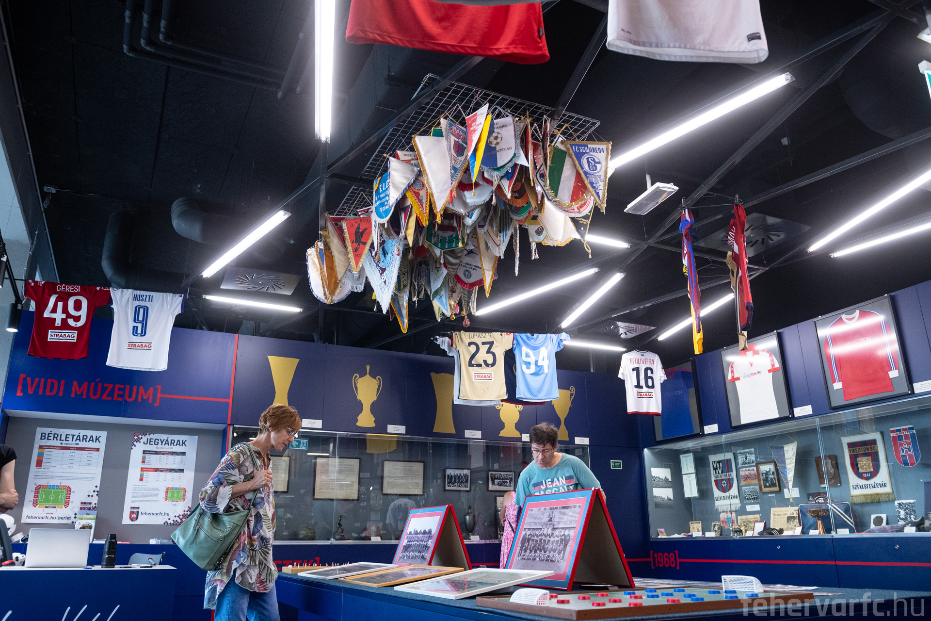 A Sóstói Stadion kulisszatitkait ismerhetik meg a látássérültek a LÁRKE szervezésében