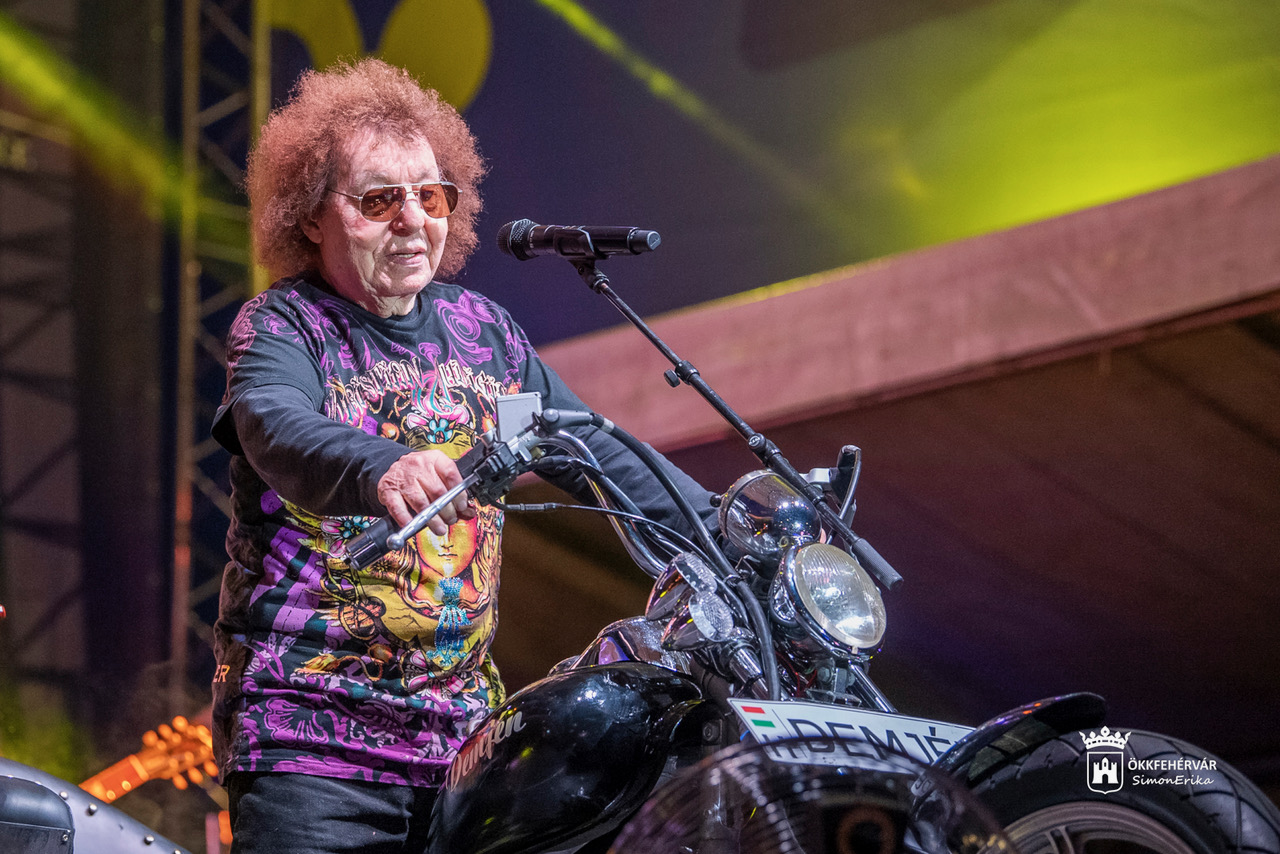 A legnagyobb slágereit hozta el Fehérvárra Demjén Ferenc és Hevesi Tamás