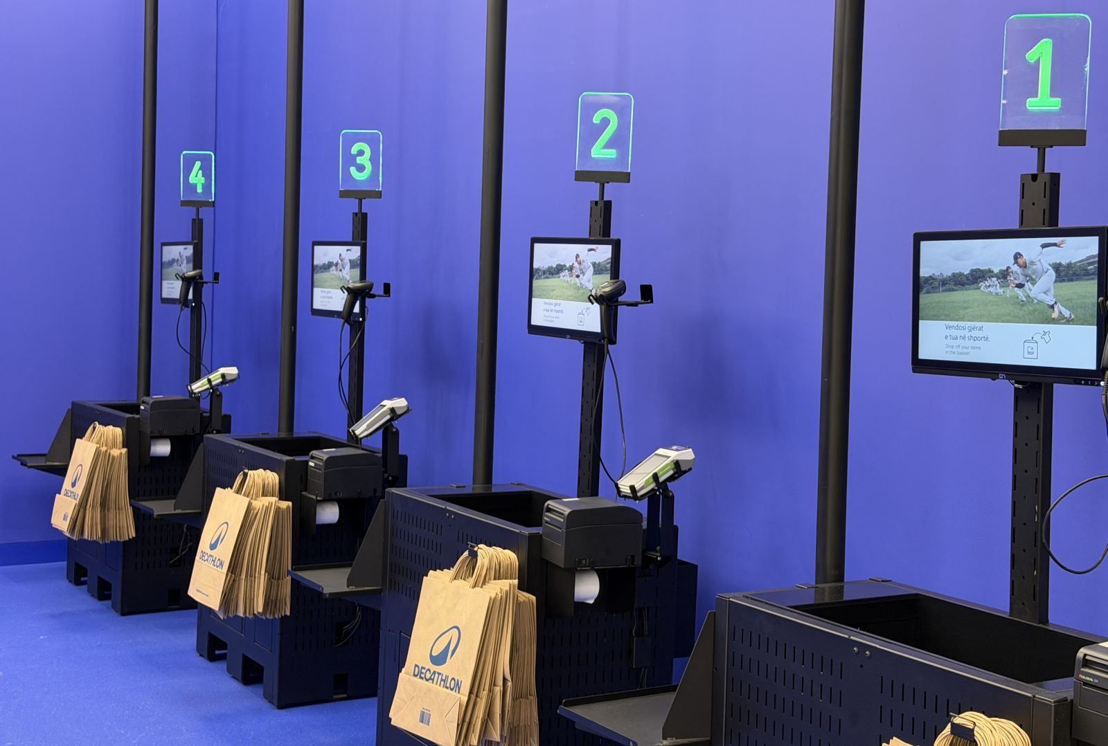 Székesfehérvári vállalat kasszarendszerével nyitotta meg első koszovói üzletét a Decathlon