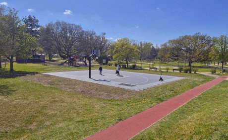 Új kosárlabda-félpálya épült a Halesz ligetben