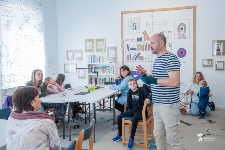 Kreatív foglalkozás a Hetedhétben – camera obscurát készítettek a családok