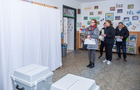 Ellenőrizze az értesítőn, hogy hol adhatja le szavazatát