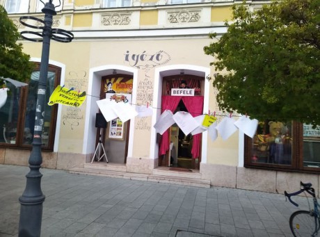 „Posztolj verset az utcára!” az Igéző előtt a költészet napján