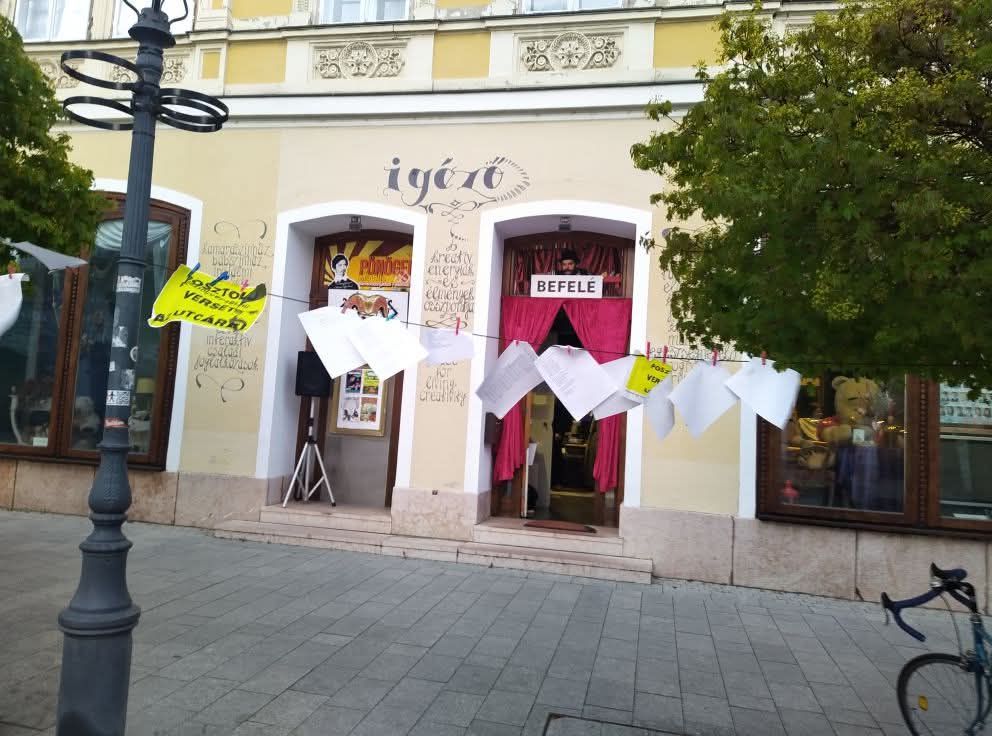 „Posztolj verset az utcára!” az Igéző előtt a költészet napján