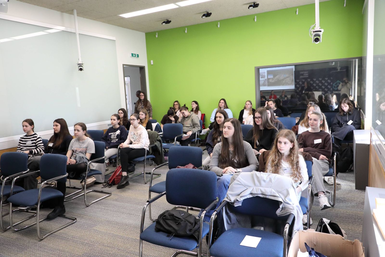 Lányok napja az Óbudai Egyetemen - betekintést nyerhettek a jövőbe