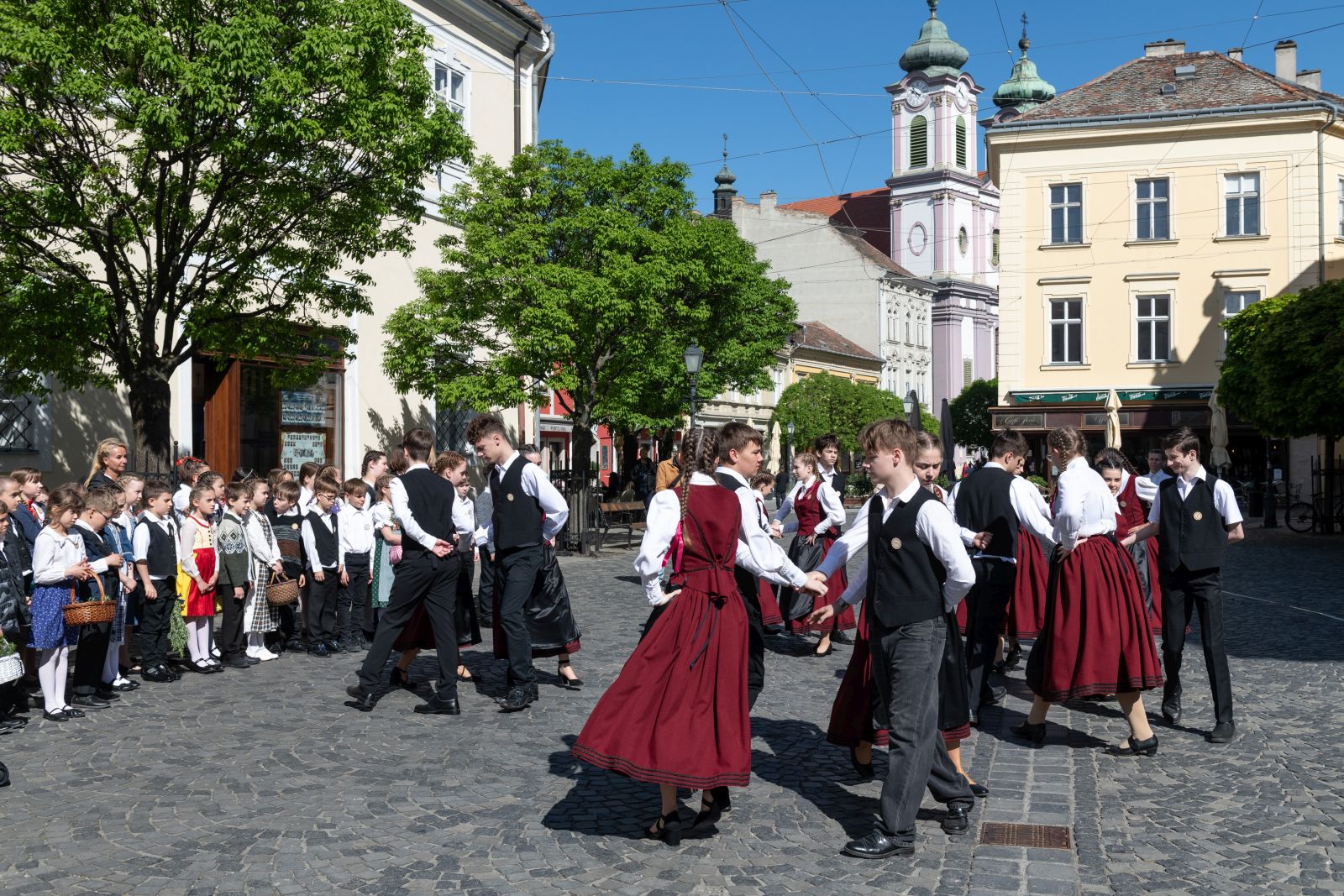 Trachttag - német dalok, táncok és népviseletes forgatag a Belvárosban
