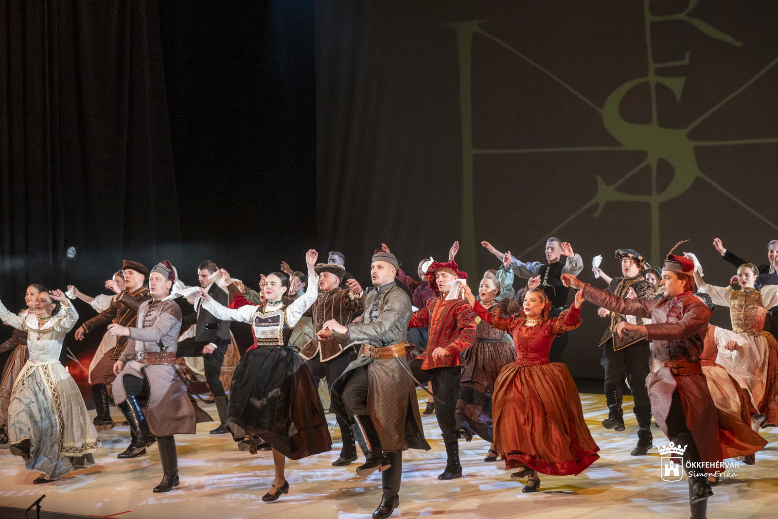 A Mozdulatlan legendákkal ünnepelte a tánc világnapját az Alba Regia Táncegyüttes