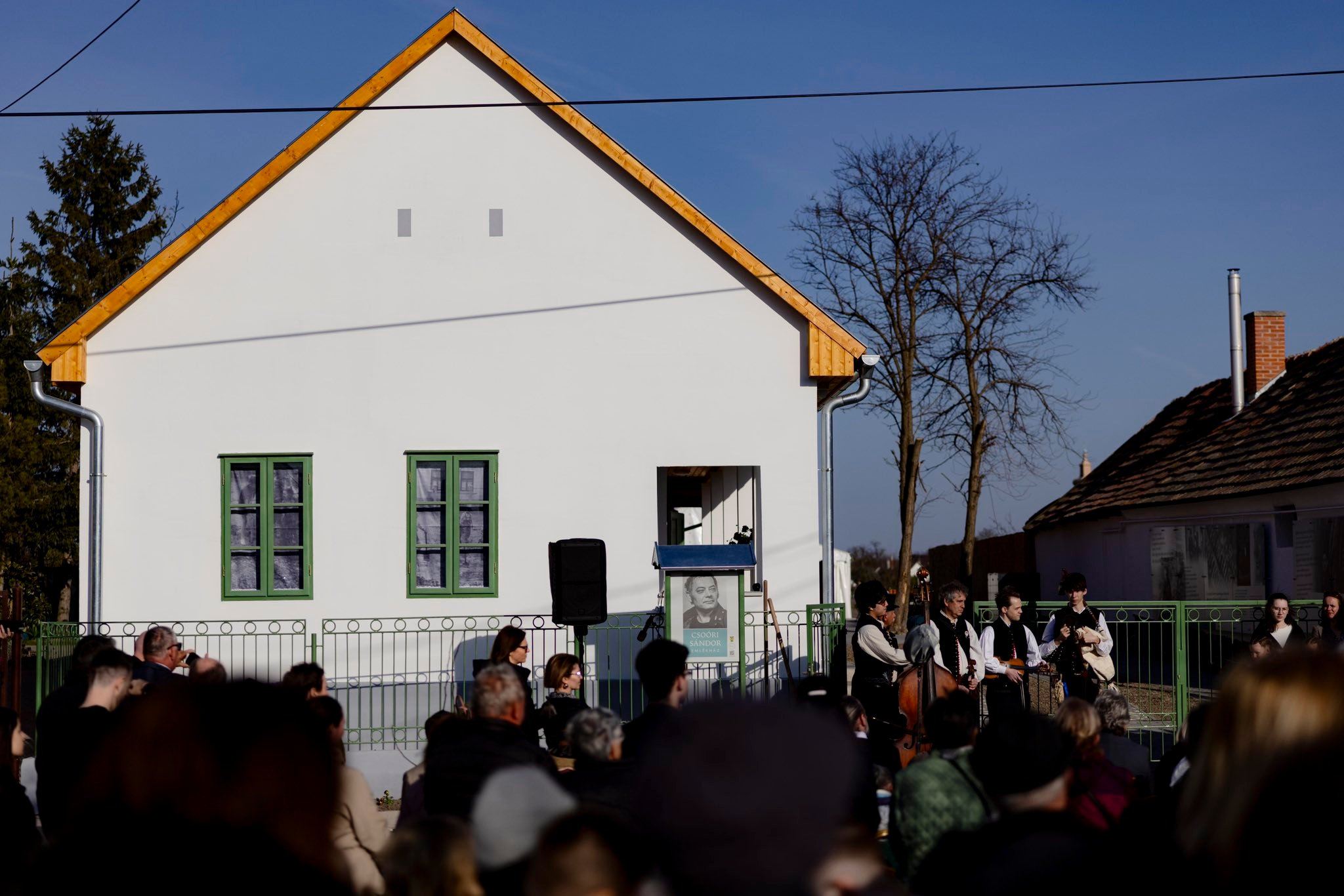 Omladozó szülőházból méltó közösségi tér és kiállítás: mindenkit vár a Csoóri Sándor Emlékház