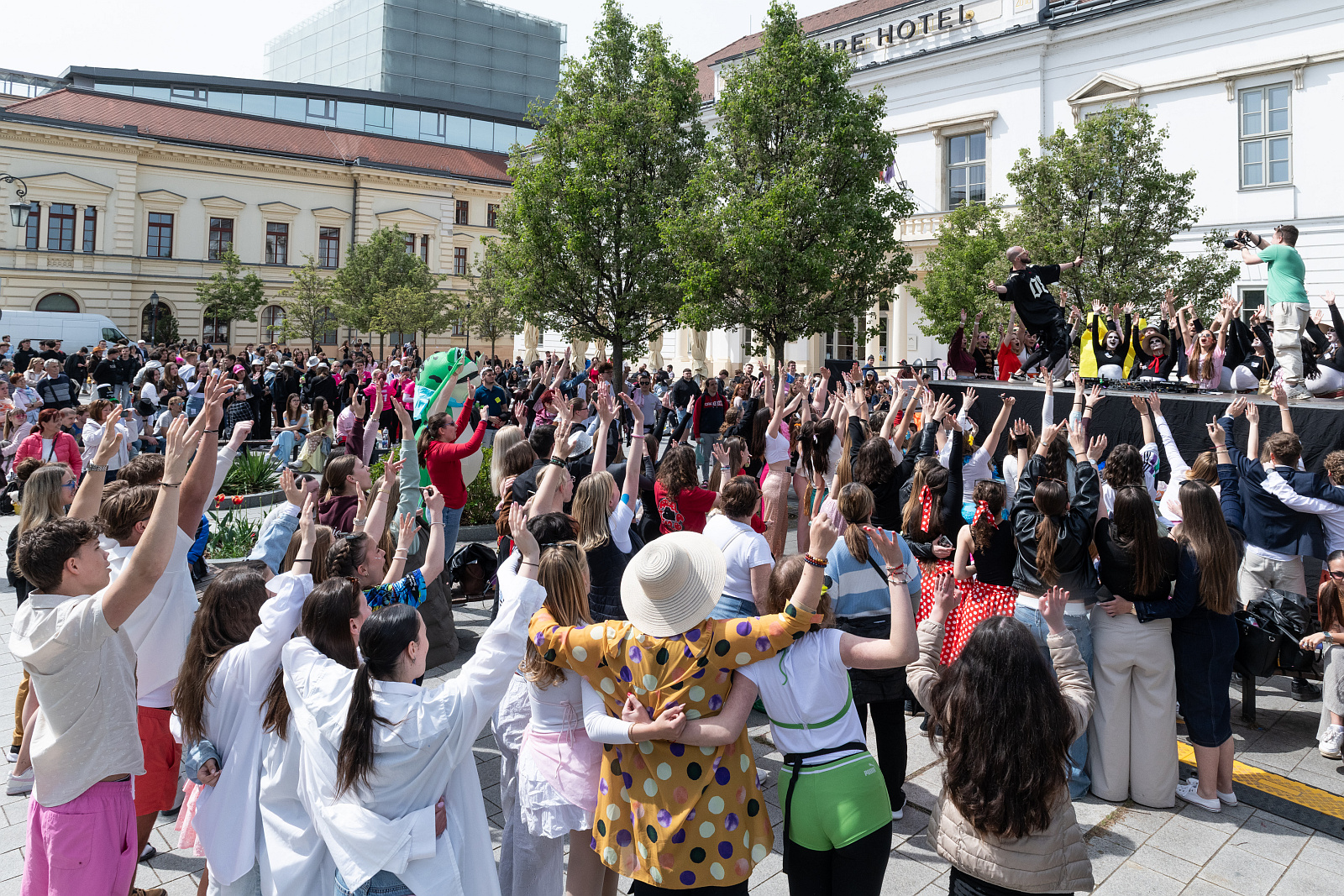 Bolondballagás 2026 – több mint nyolcszáz diák vonult végig Fehérvár Belvárosán