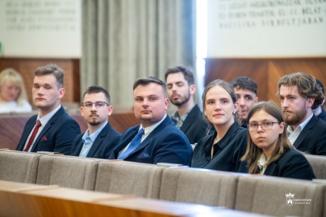 Ünnepélyesen adták át a második félévre szóló Alba Regia Ösztöndíjakat