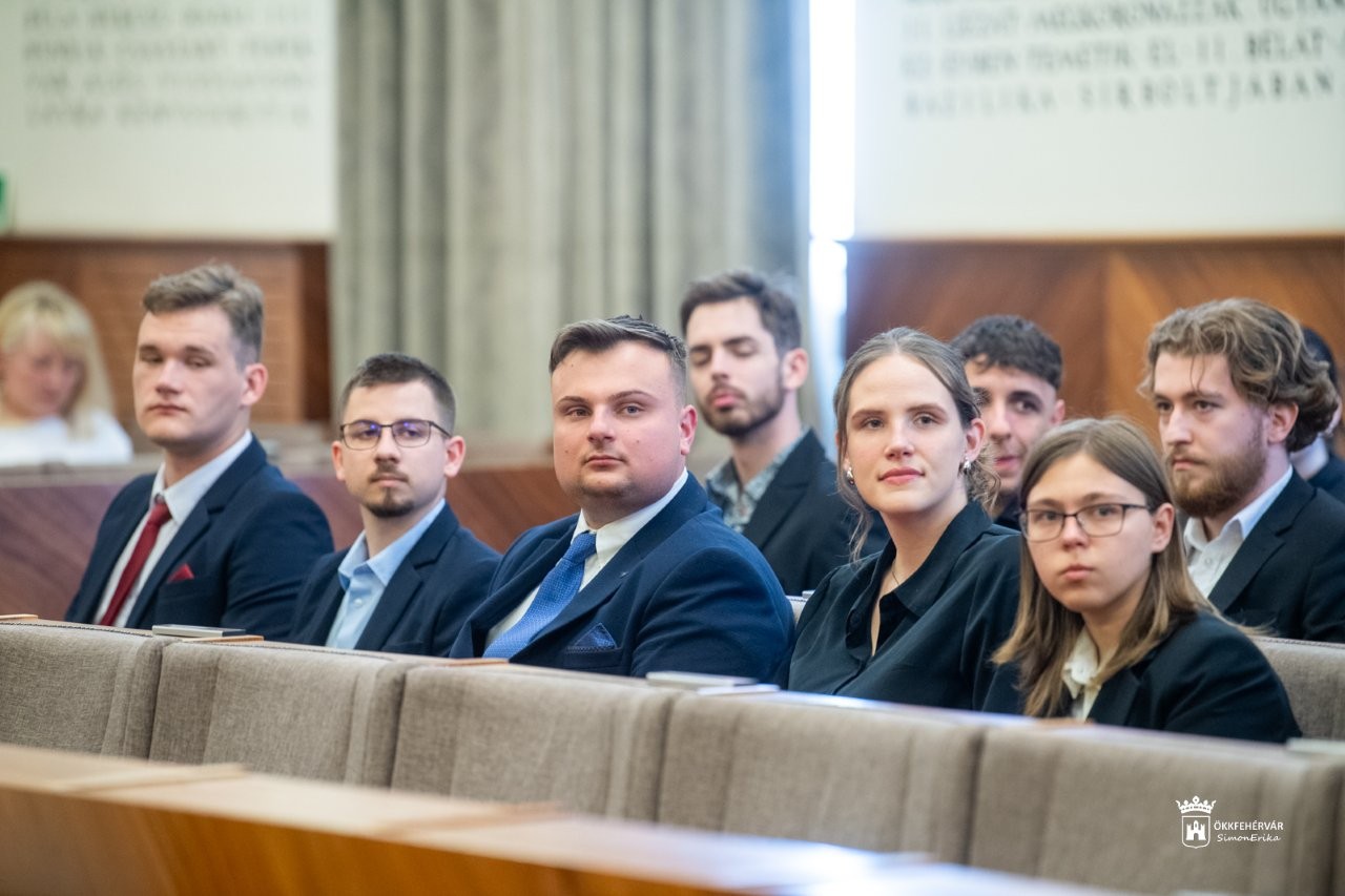 Ünnepélyesen adták át a második félévre szóló Alba Regia Ösztöndíjakat