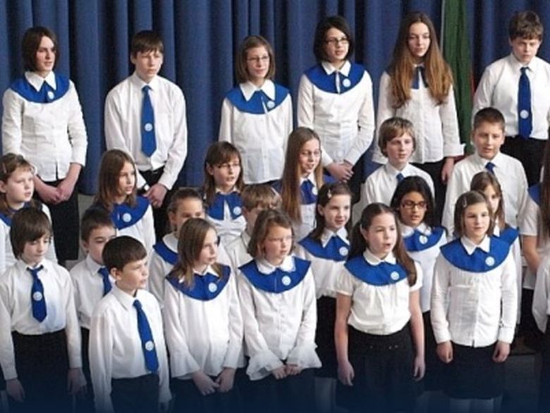 Elballag az első végzős osztály a Szent Imre Gimnáziumból