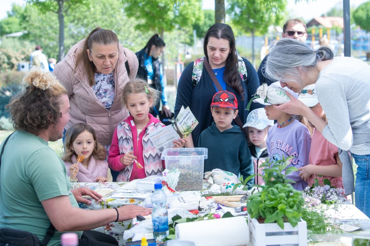 Szikrázó napsütés, mesejátékok, szemléletformálás és környezetvédelem