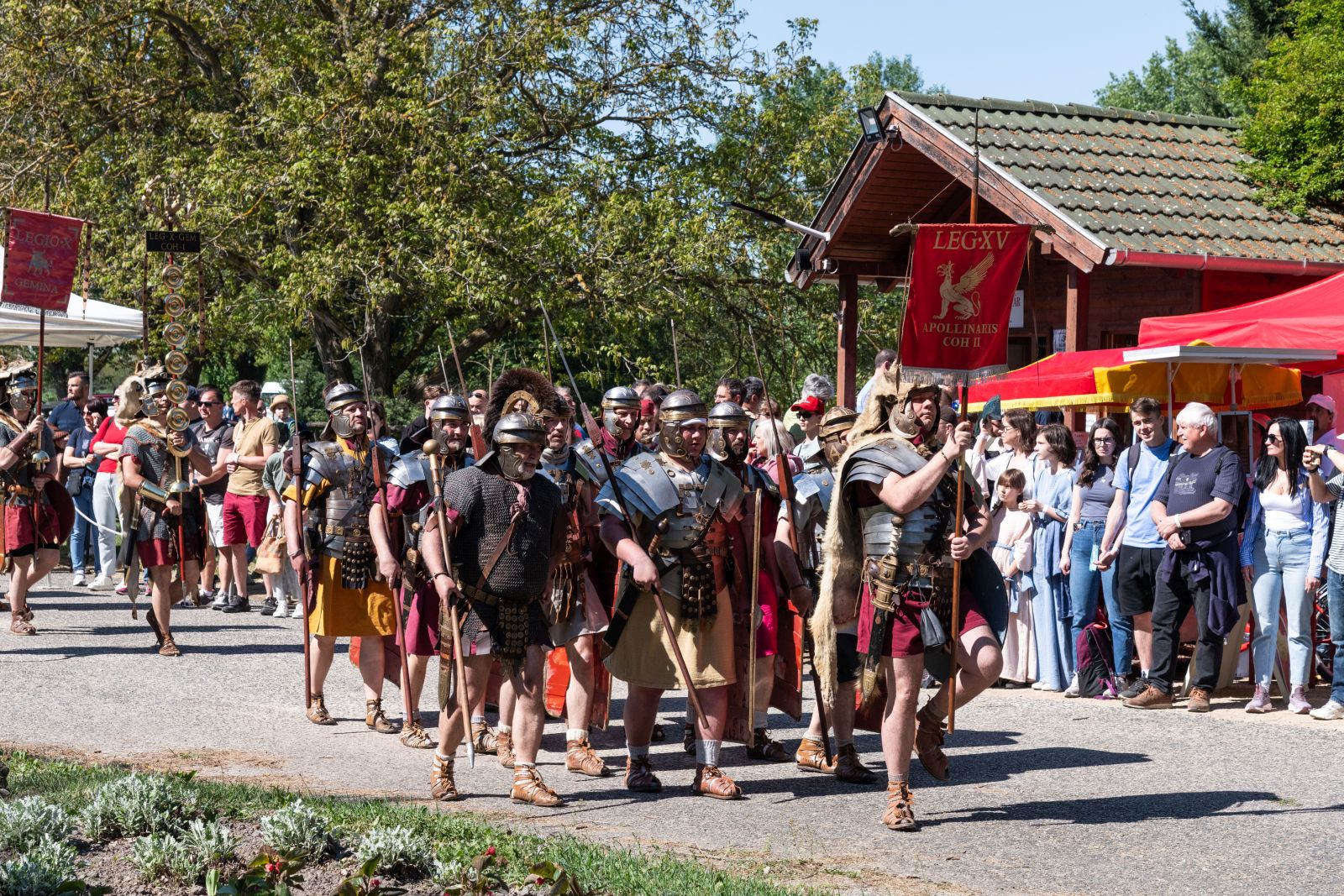 Lázadó kelták, hősies rómaiak, és lovas sólymászbemutató - így telt a Floralia első napja