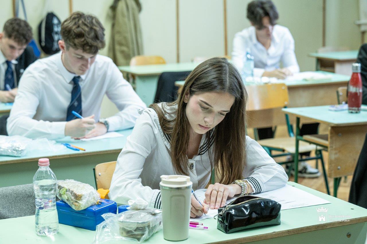 Ma kezdődnek az érettségi vizsgák - május 22-ig tartanak az írásbelik