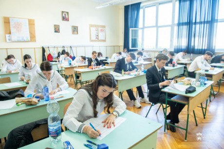 Jókaitól Arany Jánosig - ilyen feladatokat kellett megoldani az érettségizőknek magyar nyelv és irodalomból