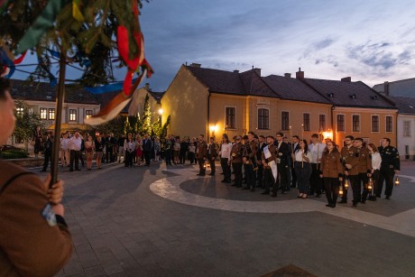 Fáklyák és korsótörés - selmeci hagyományok szerint búcsúztak a geósok