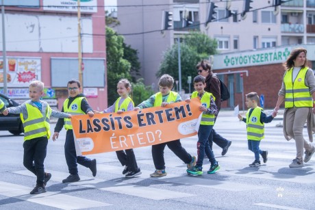Lassíts értem! Érted? – óvodások figyelmeztettek a biztonságos, toleráns közlekedésre