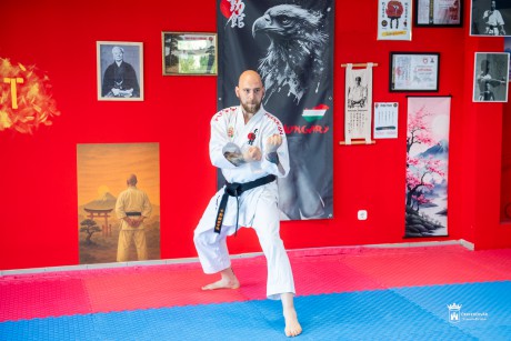 Karate Európa-bajnokságot nyert Halmai Roland kumite kategóriában
