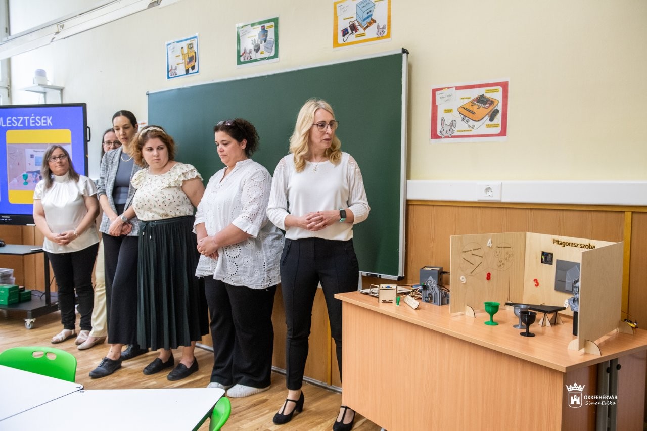 A jövő oktatása a Ciszterben – átadták az iskola új okostantermét