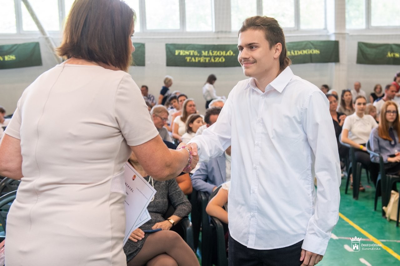 A vármegyei tanulmányi versenyek legjobbjait díjazták