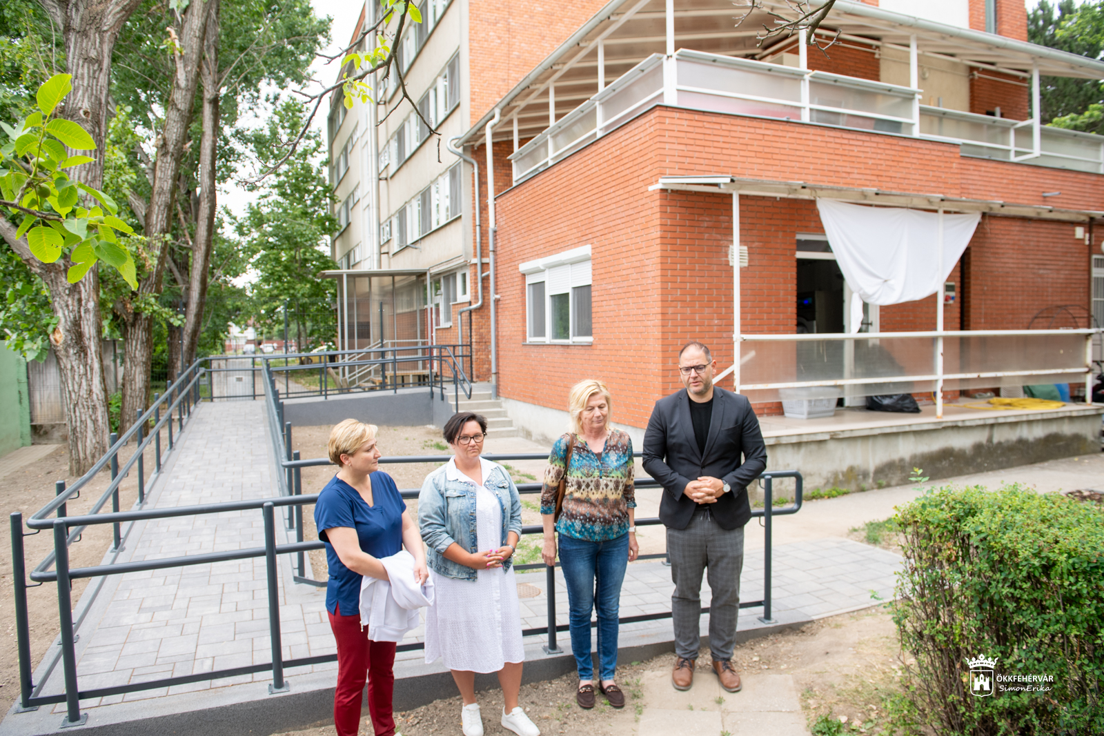 Új rámpa segíti a közlekedést a Feketehegy-Szárazréti Idősek Otthonában