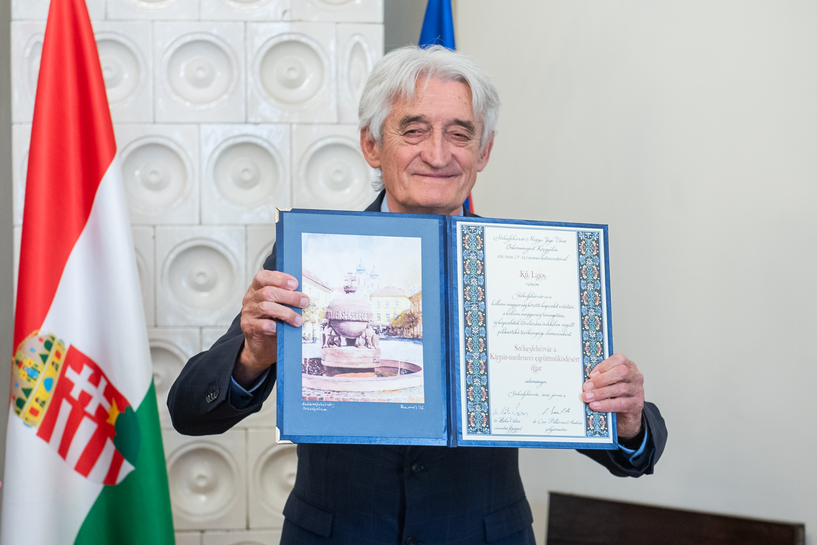 Kű Lajos vehette át idén a „Székesfehérvár a Kárpát-medencei együttműködésért” díjat