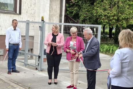 Elektromos kapu a Fehérvár Travel Alapítvány támogatásával a bicskei Tópart Otthonban