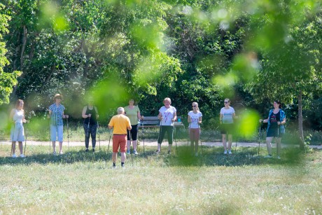 A nordic walking alapjait sajátíthatták el a zentais pedagógusok a Rácbányában