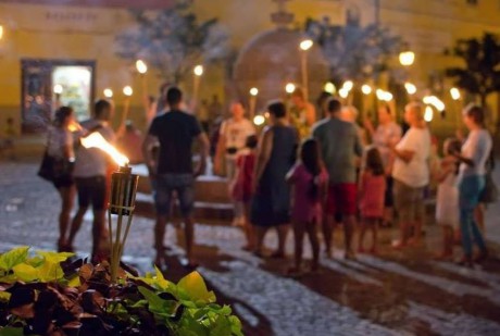 Fáklyás városnéző túra júliusi és augusztusi péntekeken Székesfehérváron