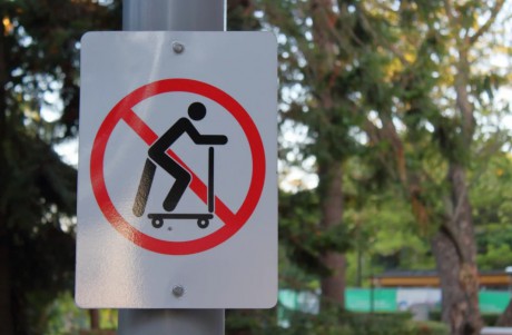 Tilos az elektromos rollerek használata a Sóstó Természetvédelmi területen!