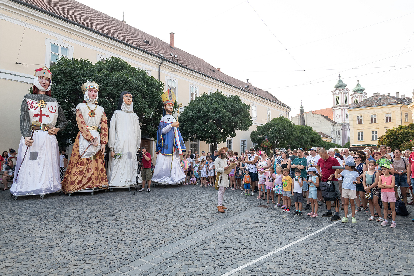 Ismét sok érdeklődőt vonzott a királyi séta a Belvárosban