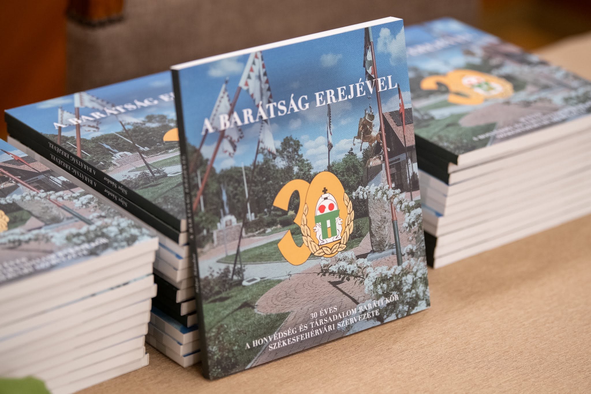 A barátság erejével – kötetbemutatóval ünnepel a HTBK Székesfehérvári Szervezete