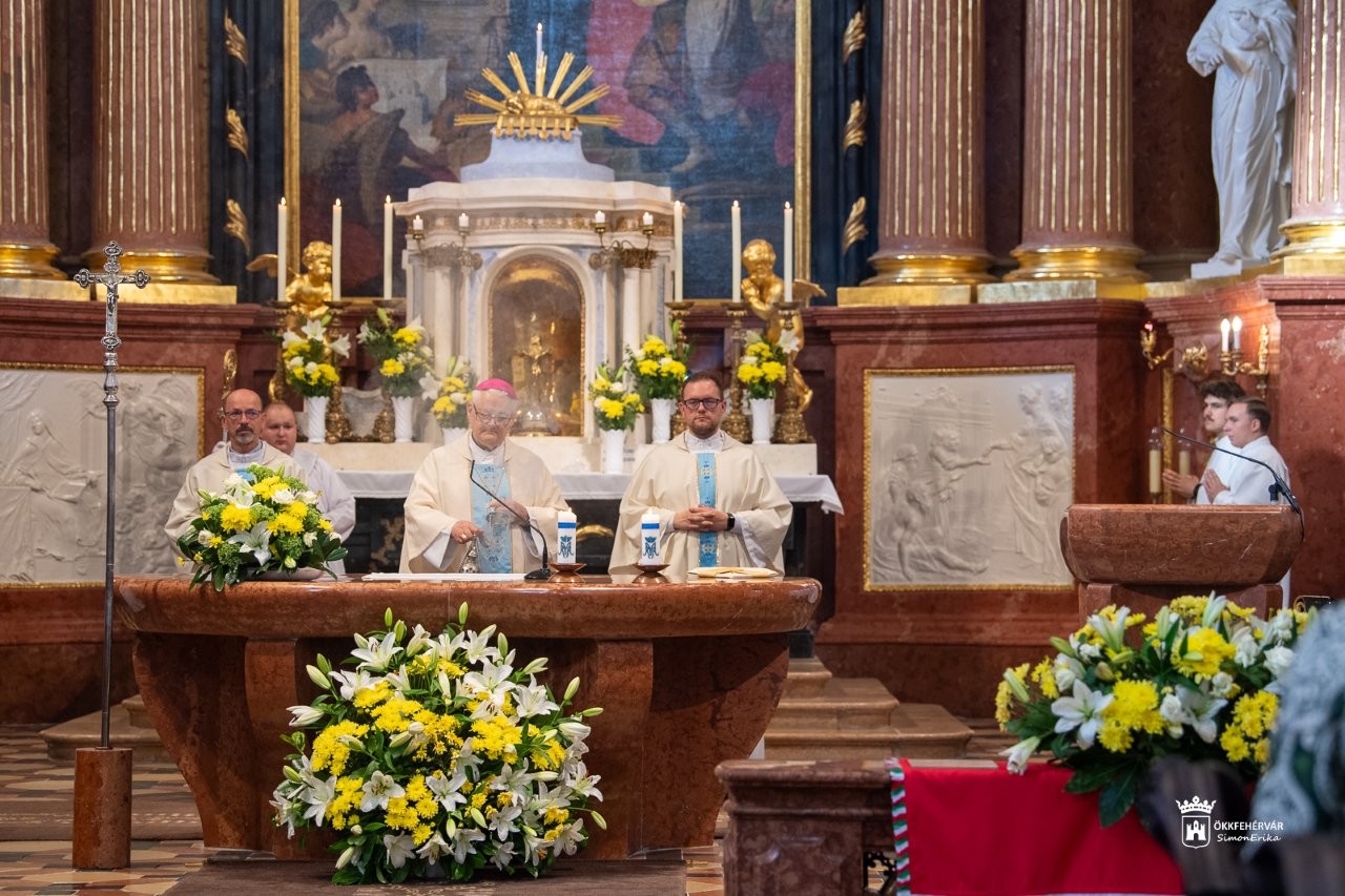 A kegyelem győzelme – Nagyboldogasszony ünnepe a Szent István-székesegyházban