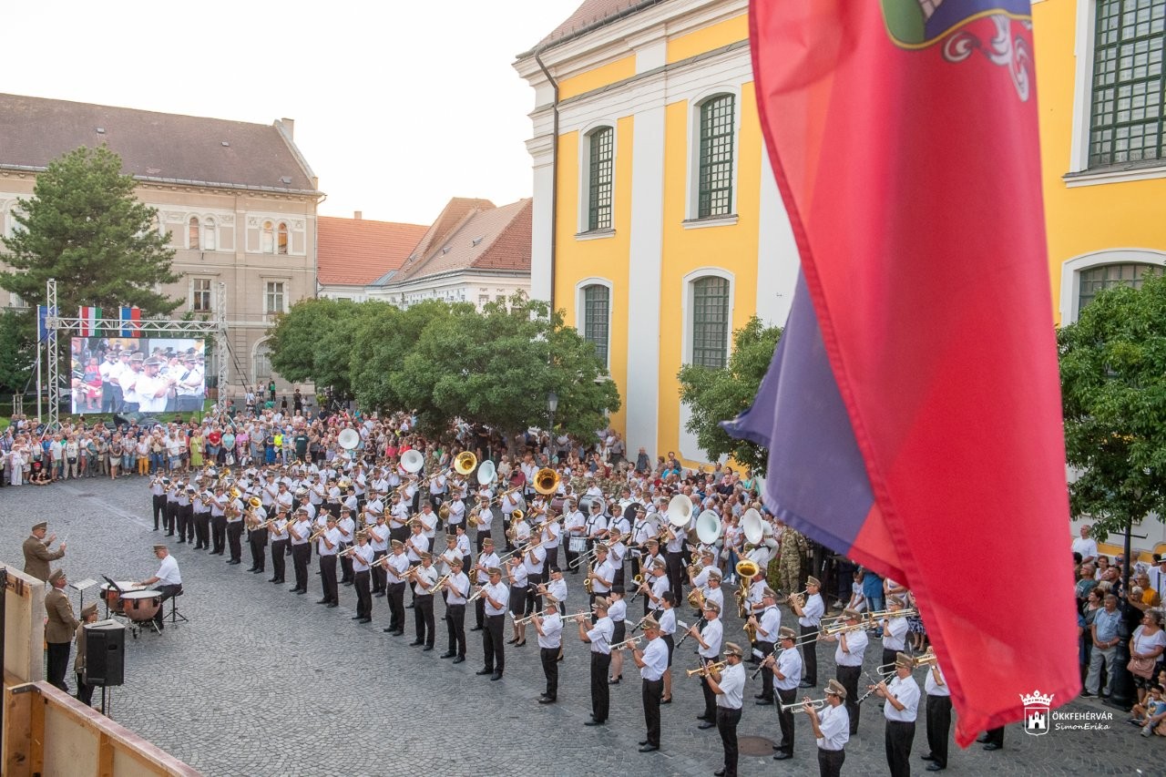 A zene hidat épít a közösségek között – Idén is nagy sikere volt a katonazenekari fesztiválnak