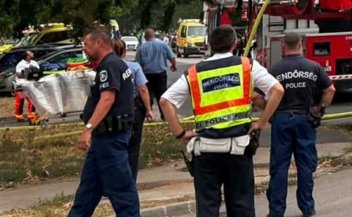 Füsttel és lángokkal dacolva mentették a lakókat a székesfehérvári rendőrök