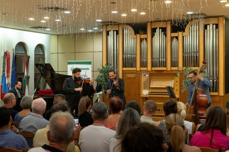 A vihar miatt a Zeneiskolában talált új otthonra a Janoska Ensemble koncertje