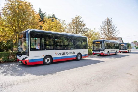 Megérkezett Székesfehérvárra a három új midibusz.