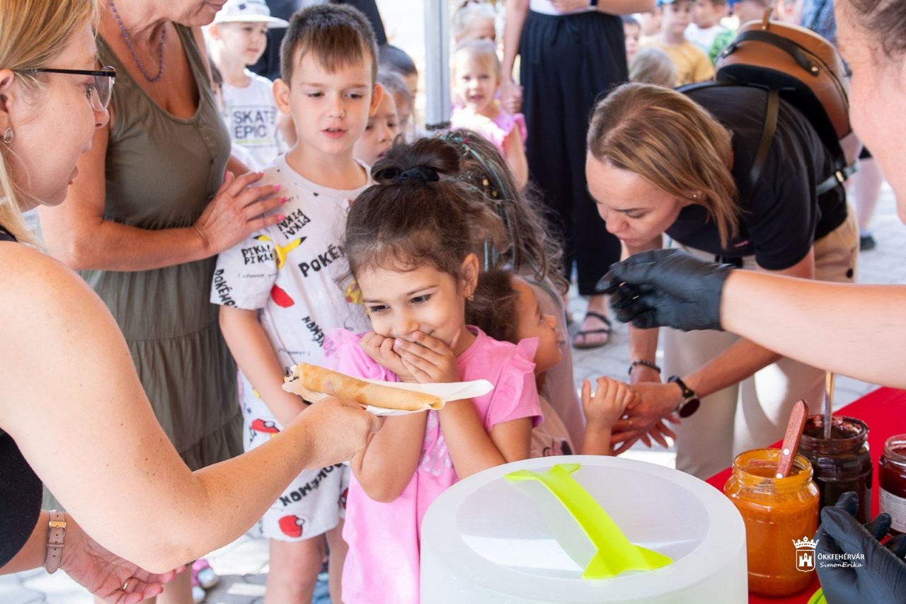 Töretlen népszerűség! – Idén is nagyon sokan eljöttek „csemegézni” a Palacsinta Péntekre