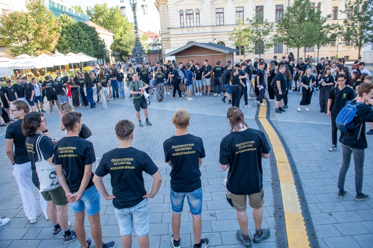 Közös gólyatúrával indították a 2026/27-es tanévet a székesfehérvári egyetemisták