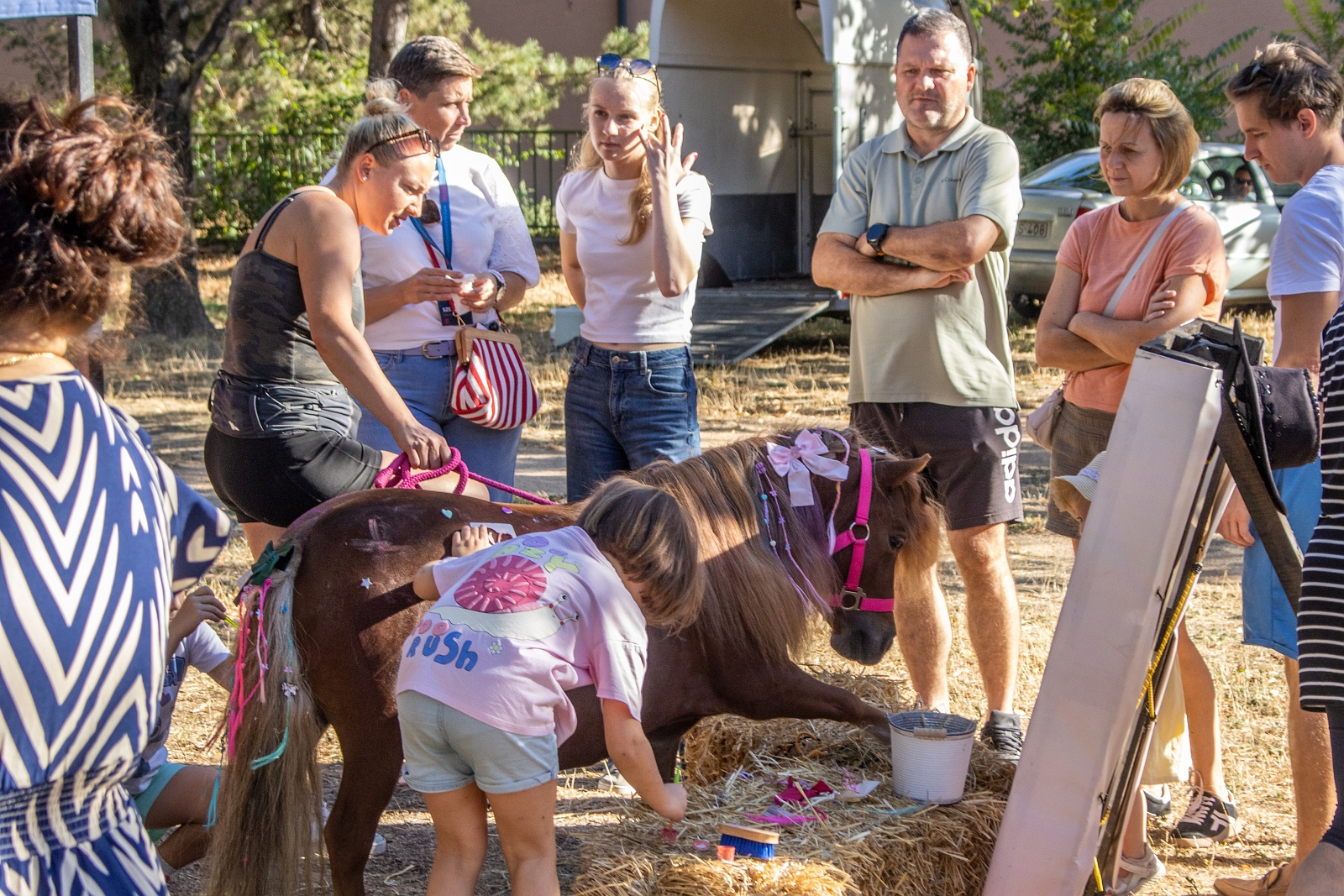 Vidám vasárnapi családi pikniket rendeztek a Béke téren