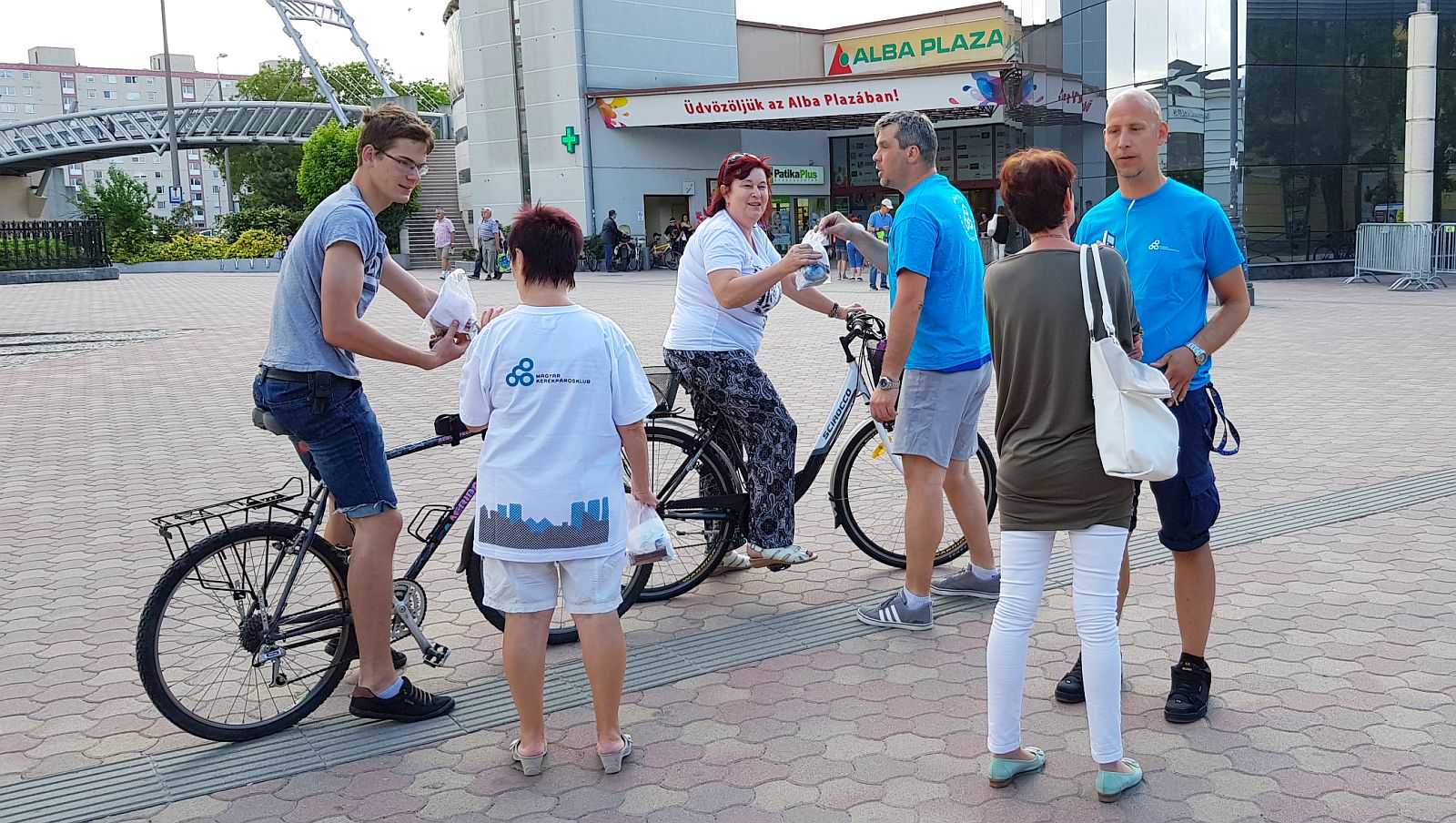 Bringás uzsonna és bicókórház is várja a két keréken érkezőket szerdán