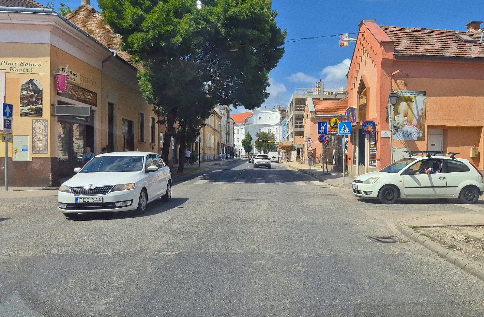 Csőtörés utáni hibaelhárítás miatt félpályás útlezárás lesz csütörtöktől a Budai út egy szakaszán
