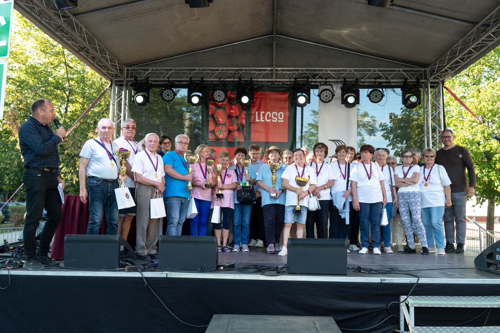 Az Örökmozgó Tóvárosi Nyugdíjasok és a Vörösmarty LSE csapata győzedelmeskedett a városi nyugdíjasklubok sportvetélkedőjén