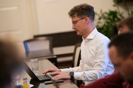 Közlekedés, zöldterületek és új buszok - Facebook fórum Székesfehérvár polgármesterével