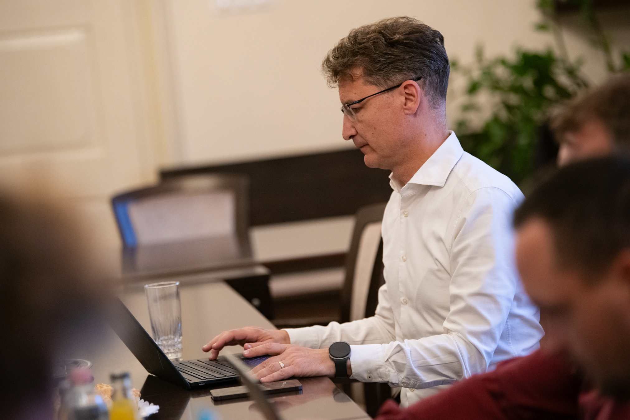Közlekedés, zöldterületek és új buszok - Facebook fórum Székesfehérvár polgármesterével