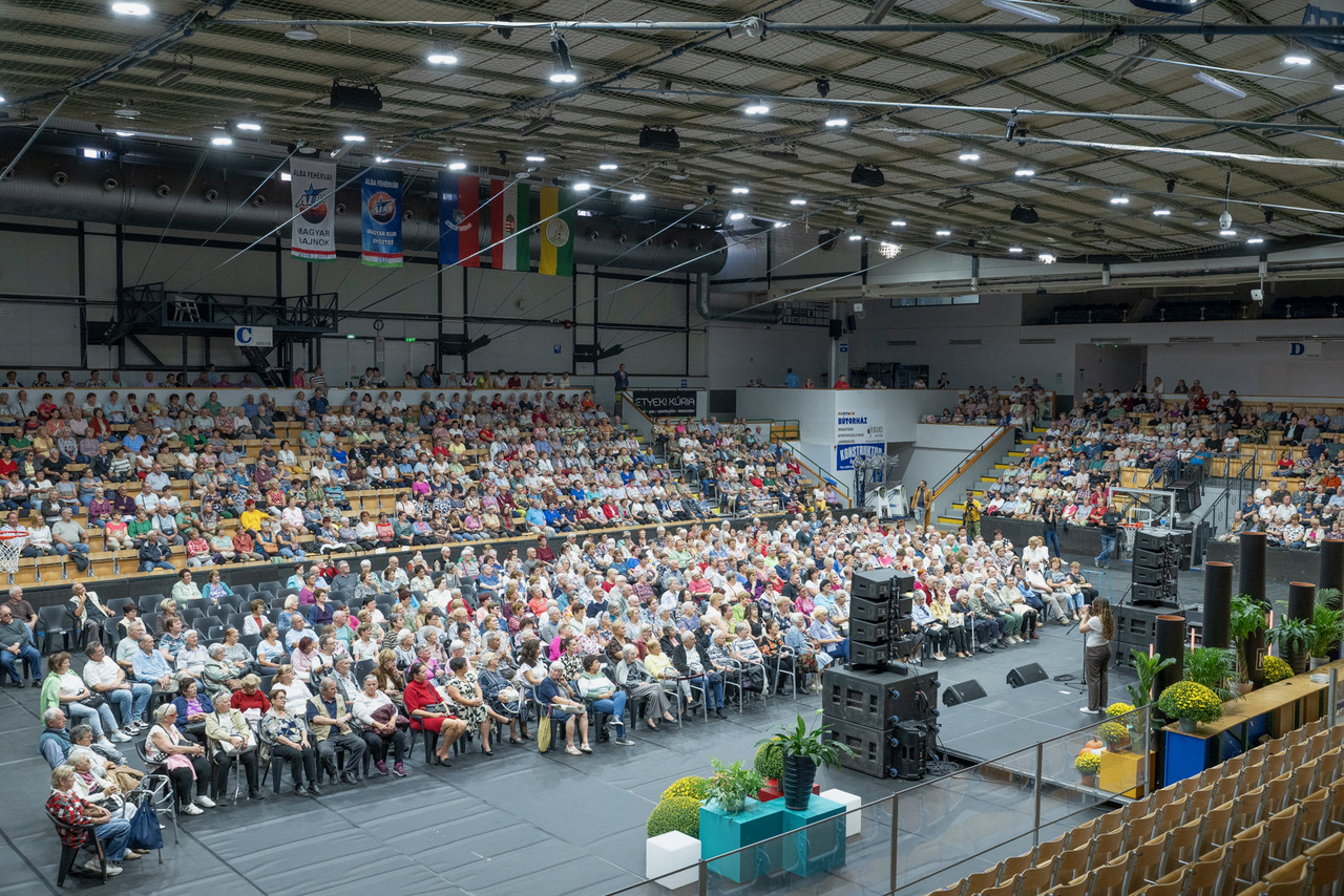 Zenés műsorral köszöntötte Fehérvár a szépkorúakat az Idősek Világnapján